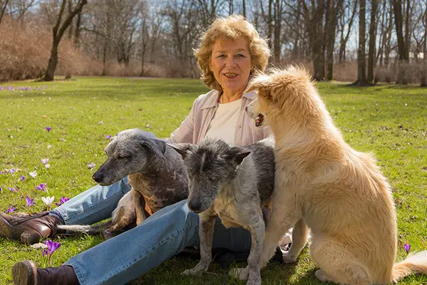 60d78b976037a_antje-hebel-autorin Antje Hebel, Expertin für aggressives Hundeverhalten